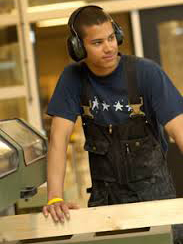 timmerman aaan het werk